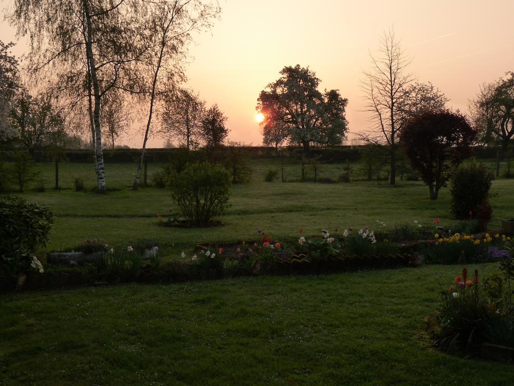 L'Etape Normande Bed & Breakfast Montroty  Exterior photo